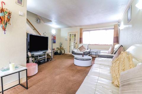 3 bedroom terraced house for sale - Sutton Lane, Langley