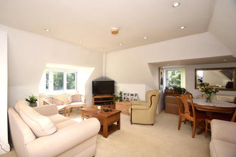 2 bedroom apartment for sale - Round Oak Road, Weybridge, KT13