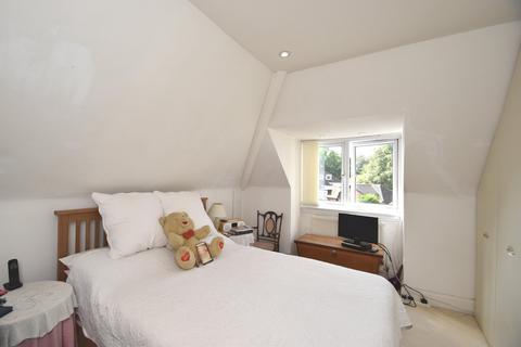 Flat 6, Fairwood House Round Oak Road, Weybridge, KT13 8HT