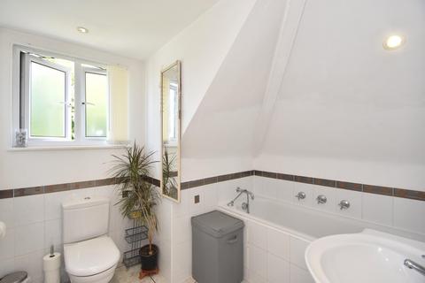 Flat 6, Fairwood House Round Oak Road, Weybridge, KT13 8HT