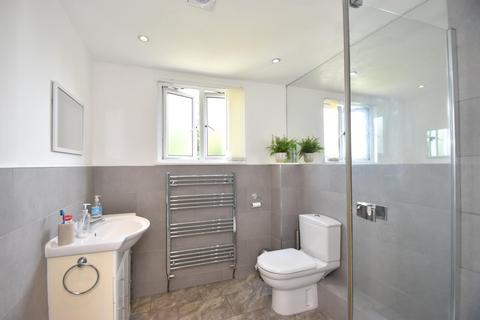 Flat 6, Fairwood House Round Oak Road, Weybridge, KT13 8HT