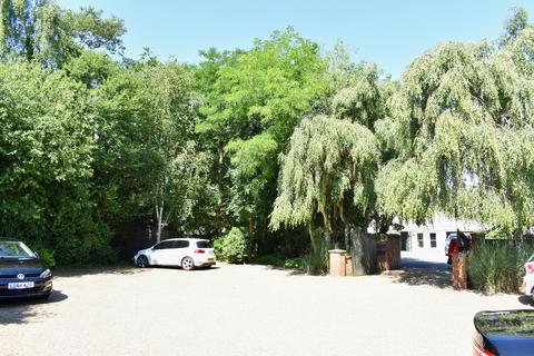 Flat 6, Fairwood House Round Oak Road, Weybridge, KT13 8HT