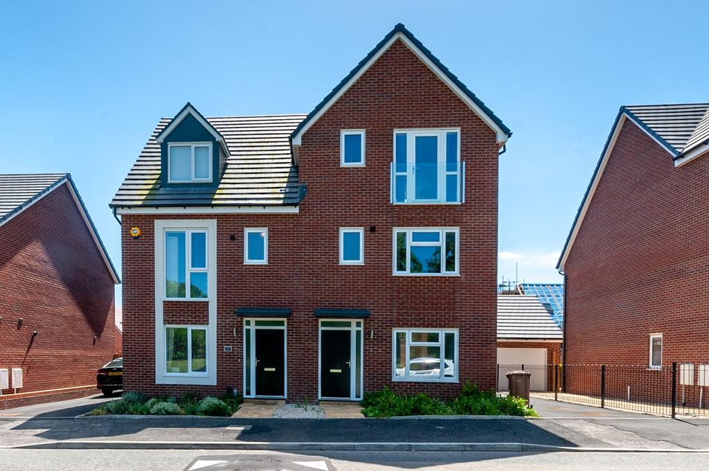 Vulcan Park Way, NewtonleWillows... 4 bed semidetached house £300,000