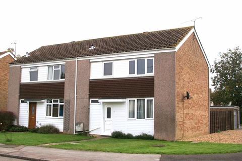 3 bedroom end of terrace house to rent, Manor Drive, Horley