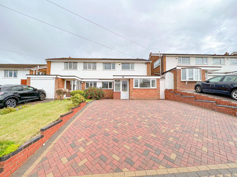 Hundred Acre Road, Streetly, Sutton Coldfield, B74 2BJ 3 bed semi