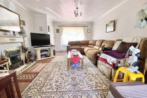 4 bedroom detached bungalow for sale - Tamworth Road, Sutton Coldfield, B75 6DH