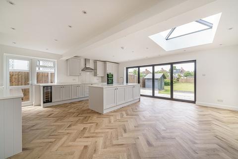 4 Lime Tree Walk, West Wickham, BR4 9ED