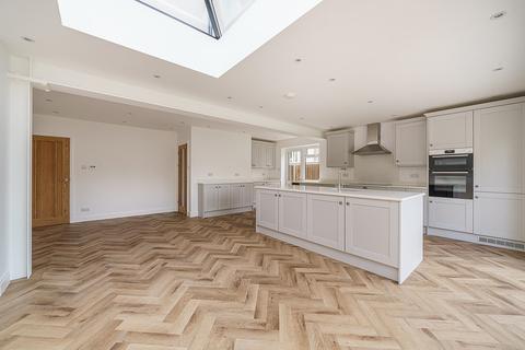 4 Lime Tree Walk, West Wickham, BR4 9ED
