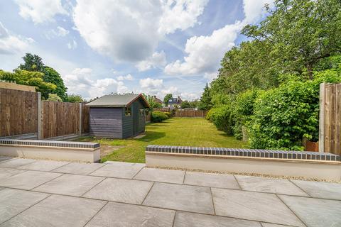 4 Lime Tree Walk, West Wickham, BR4 9ED