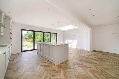 4 Lime Tree Walk, West Wickham, BR4 9ED