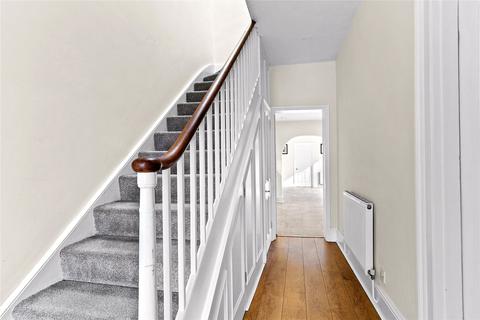 23 Gloucester Road, Richmond, TW9 3BS