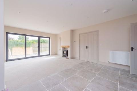 2 bedroom bungalow for sale - Park Crescent, Whittington, Oswestry