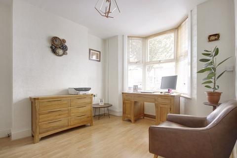 2 bedroom terraced house for sale, Tramway Avenue, London