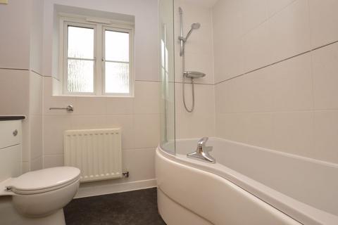 2 bedroom flat to rent, 2 Bedroom Apartment with Parking, Underwood Rise, Tunbridge Wells