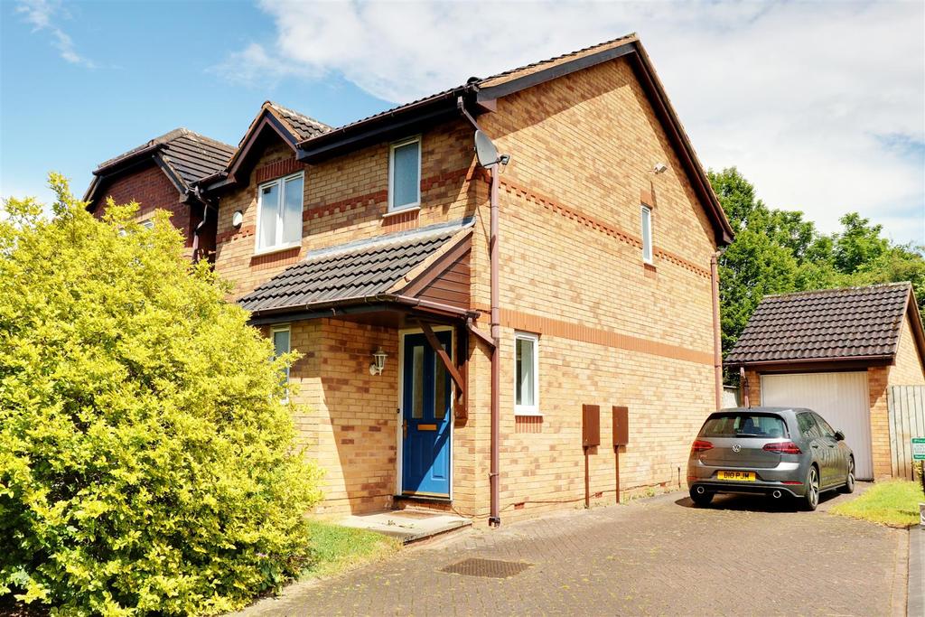 Scholars Walk, Rushall, Walsall 3 bed detached house £895 pcm (£207 pw)