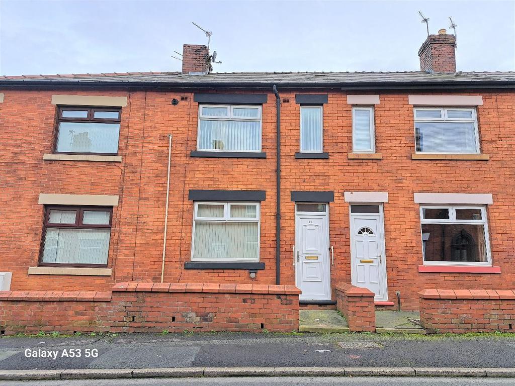 Hollinhall Street, Greenacres, Oldham, OL4 2 bed terraced house £700