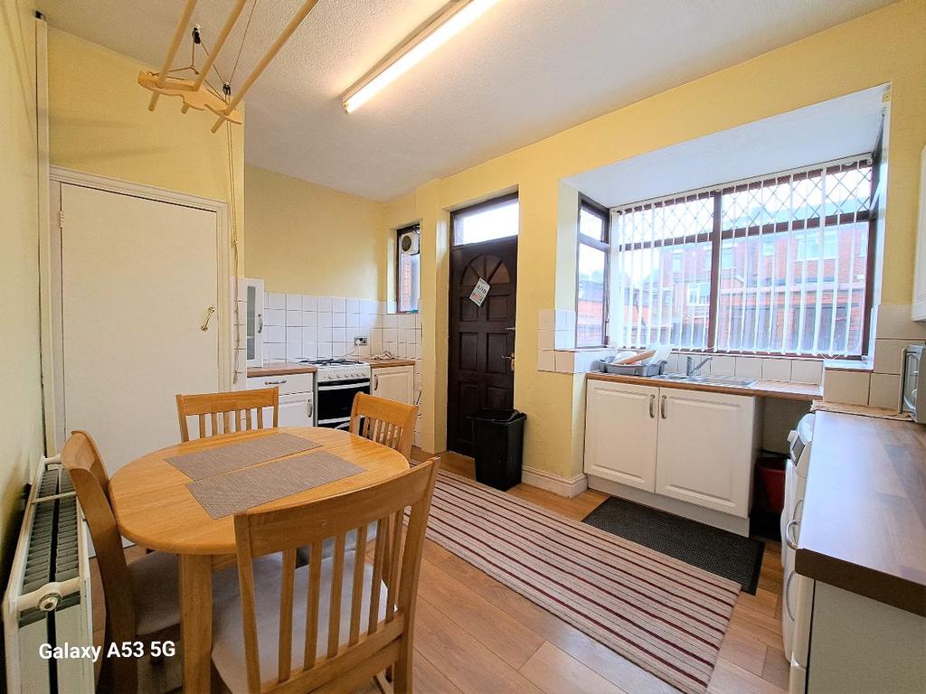 Hollinhall Street, Greenacres, Oldham, OL4 2 bed terraced house £700