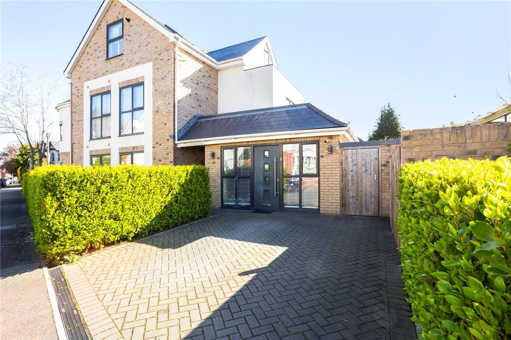 Westbourne Park Road, Bournemouth, Dorset, BH4 2 bed apartment £295,000