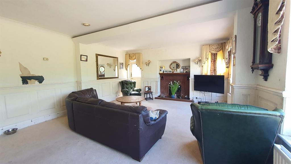 Chestnut Avenue, Mickleover, Derby 5 bed detached house £600,000