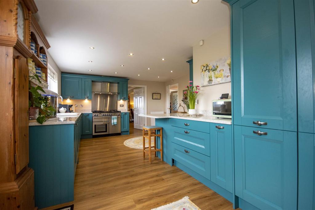 Bentley Drive, Oswestry 6 bed detached house £495,000
