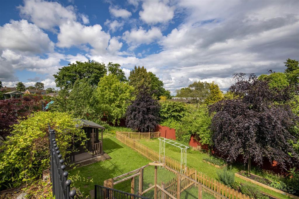 Bentley Drive, Oswestry 6 bed detached house £495,000