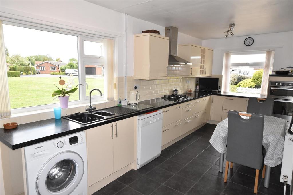 Dining kitchen