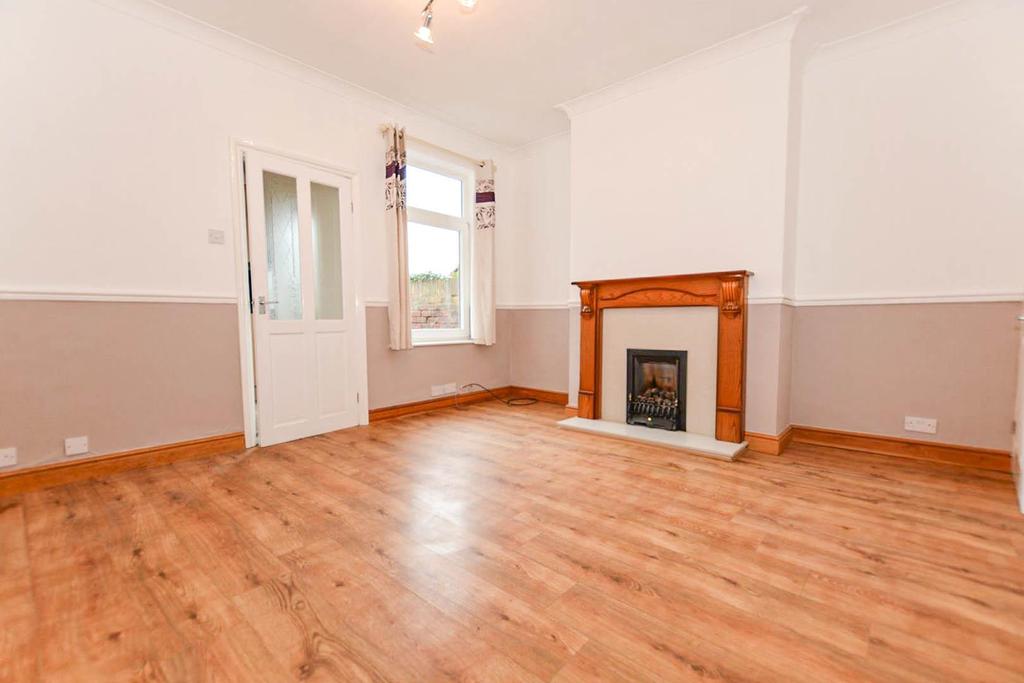 Station Road, Gunness, Scunthorpe 2 bed terraced house £112,000