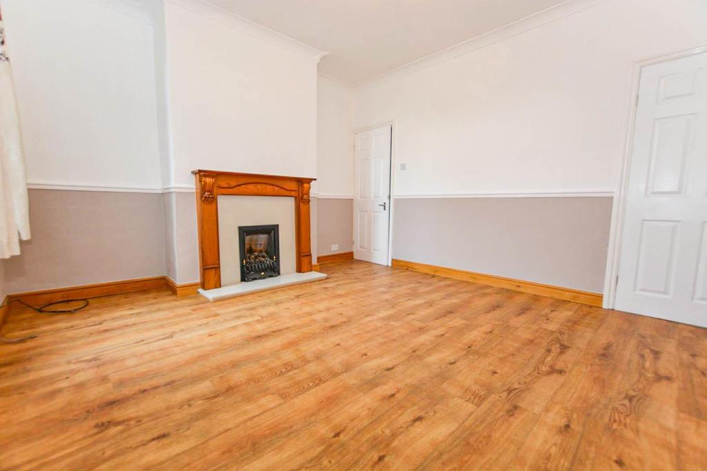 Station Road, Gunness, Scunthorpe 2 bed terraced house £112,000