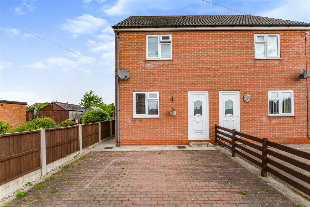 Old Village Street, Gunness, Scunthorpe 2 bed semidetached house £