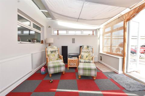 25 Ash Close, Eastbourne, BN22 0UR