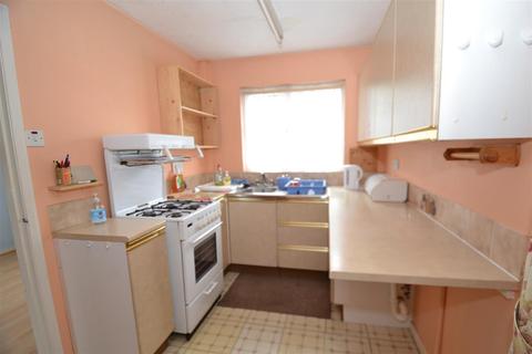 14 Ascot Parade, Bradford, BD7 4NJ