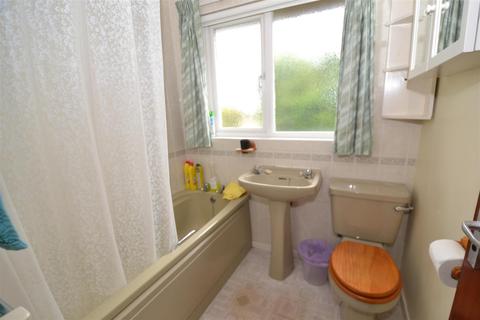 14 Ascot Parade, Bradford, BD7 4NJ