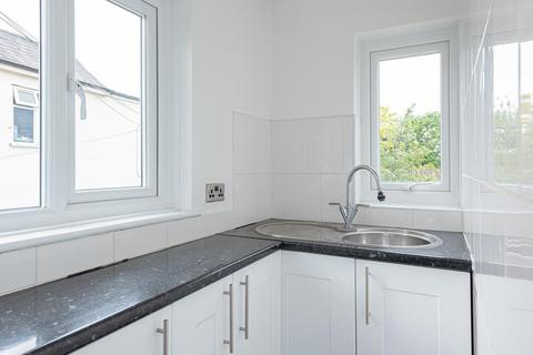 First Floor Flat, Dial Cottage Epsom Road, Epsom, KT17 1JL