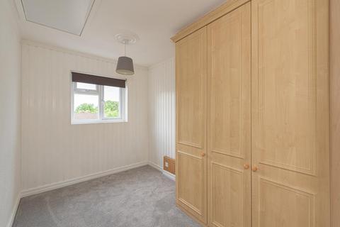 First Floor Flat, Dial Cottage Epsom Road, Epsom, KT17 1JL