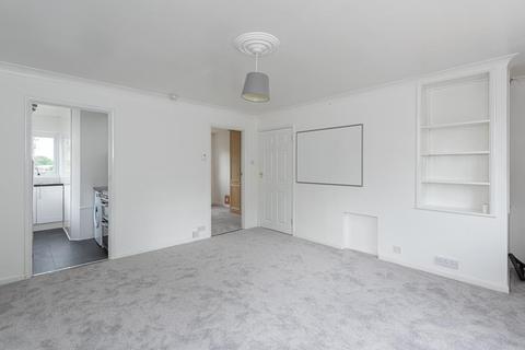 First Floor Flat, Dial Cottage Epsom Road, Epsom, KT17 1JL