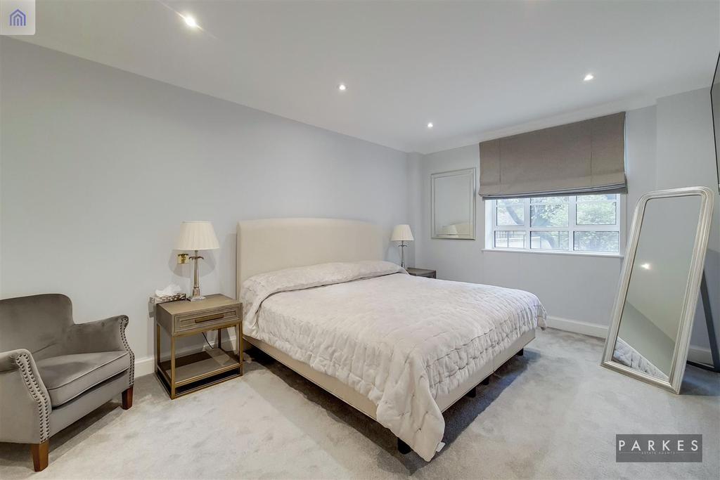 Albion Gate, W2 3 bed flat £5,417 pcm (£1,250 pw)