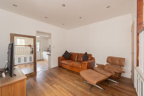 Ground Floor Flat, Dial Cottage Epsom Road, Epsom, KT17 1JL