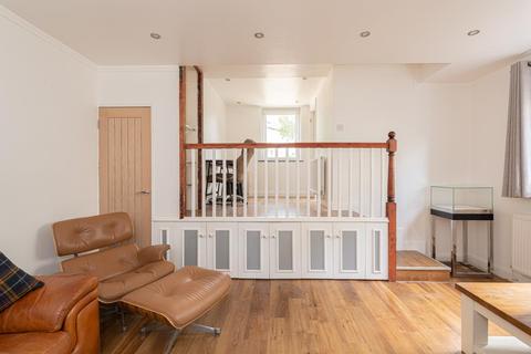 Ground Floor Flat, Dial Cottage Epsom Road, Epsom, KT17 1JL