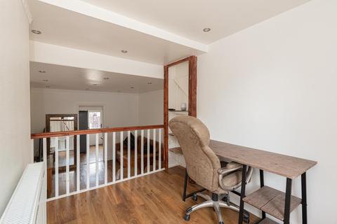 Ground Floor Flat, Dial Cottage Epsom Road, Epsom, KT17 1JL