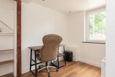 Ground Floor Flat, Dial Cottage Epsom Road, Epsom, KT17 1JL