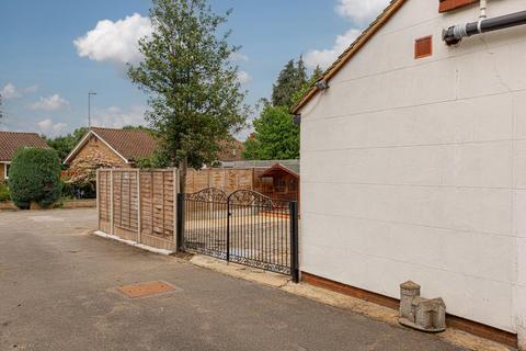 Ground Floor Flat, Dial Cottage Epsom Road, Epsom, KT17 1JL