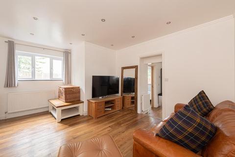 Ground Floor Flat, Dial Cottage Epsom Road, Epsom, KT17 1JL