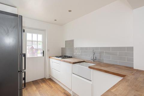Ground Floor Flat, Dial Cottage Epsom Road, Epsom, KT17 1JL