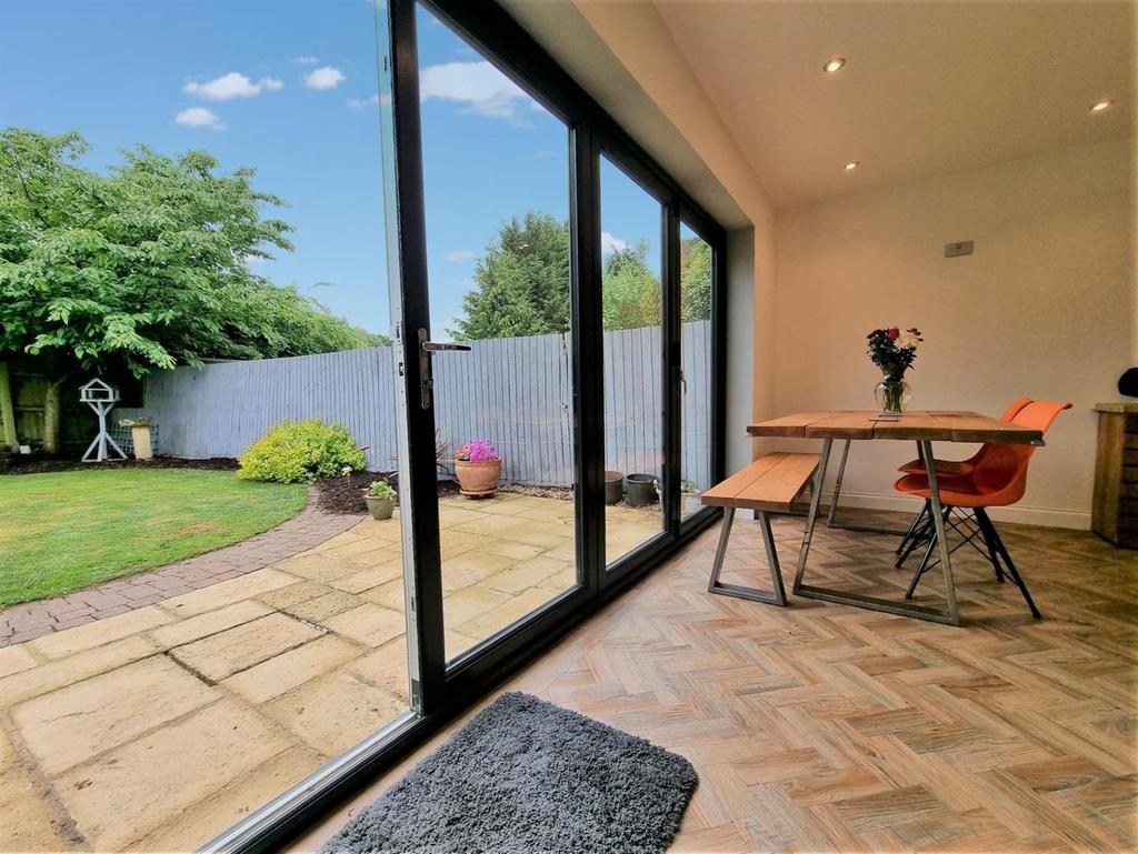 Sandfields, Bromsberrow Heath, Ledbury 3 bed semidetached house for