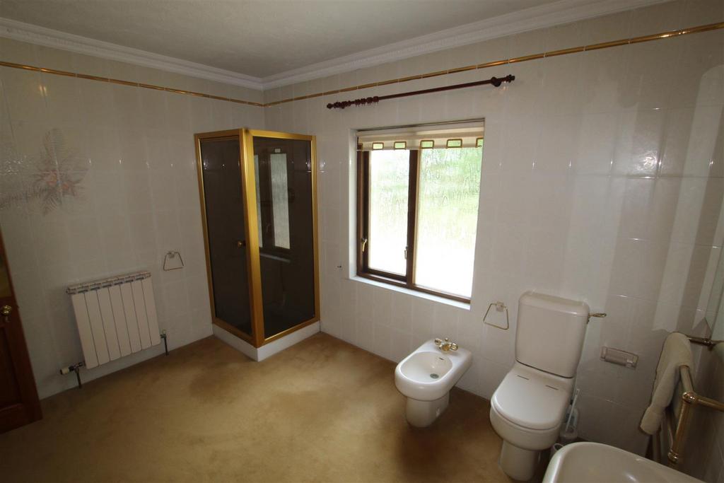 Bathroom 1.JPG