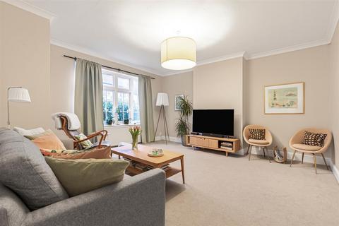 4 bedroom end of terrace house to rent, Clavering Avenue, Barnes, SW13