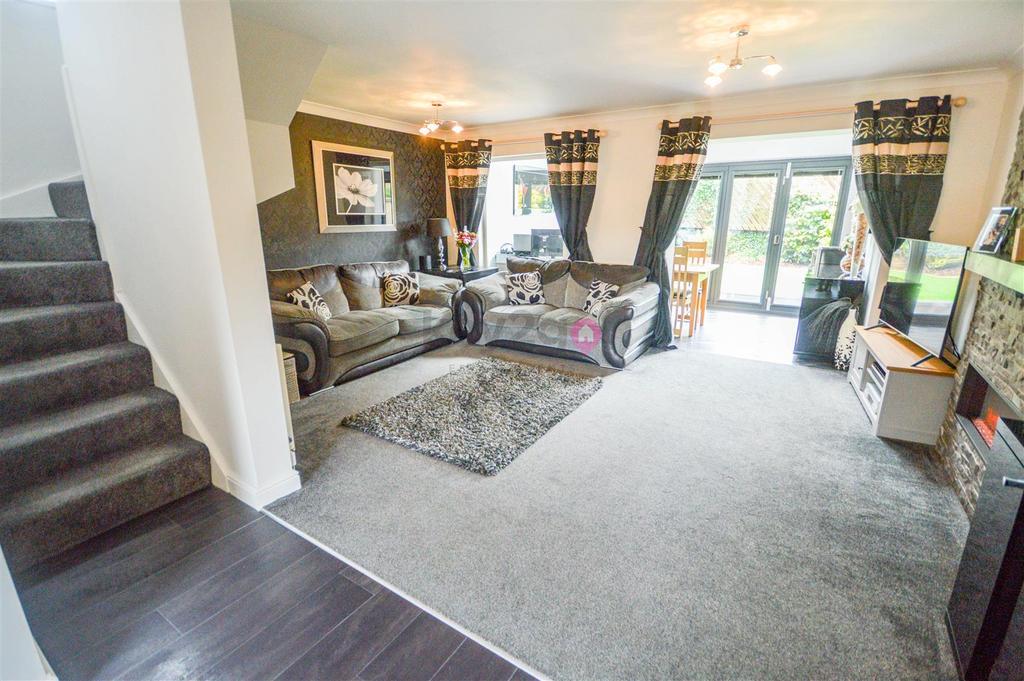Ulley View, Aughton, Sheffield, S26 3 bed detached house £250,000