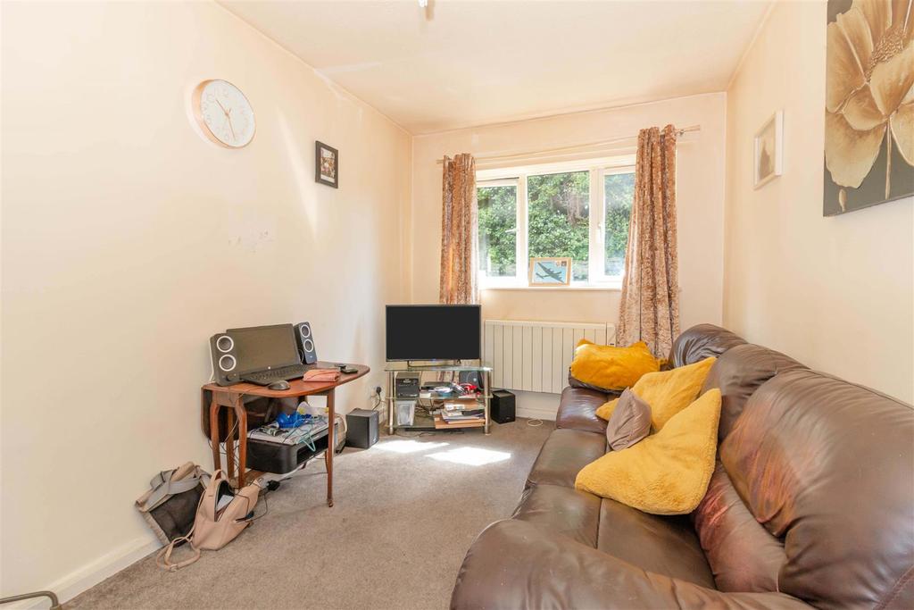Brougham Walk, Worthing 1 bed flat £170,000