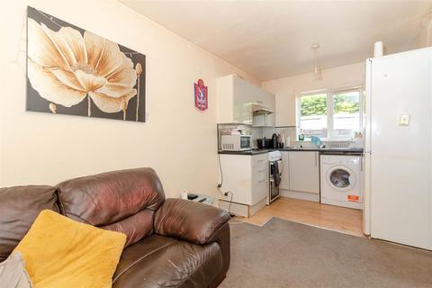 21 Brougham Walk, Worthing, BN11 2PY