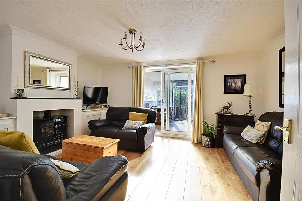 Redwell Avenue, BexhillOnSea 3 bed semidetached house £299,000